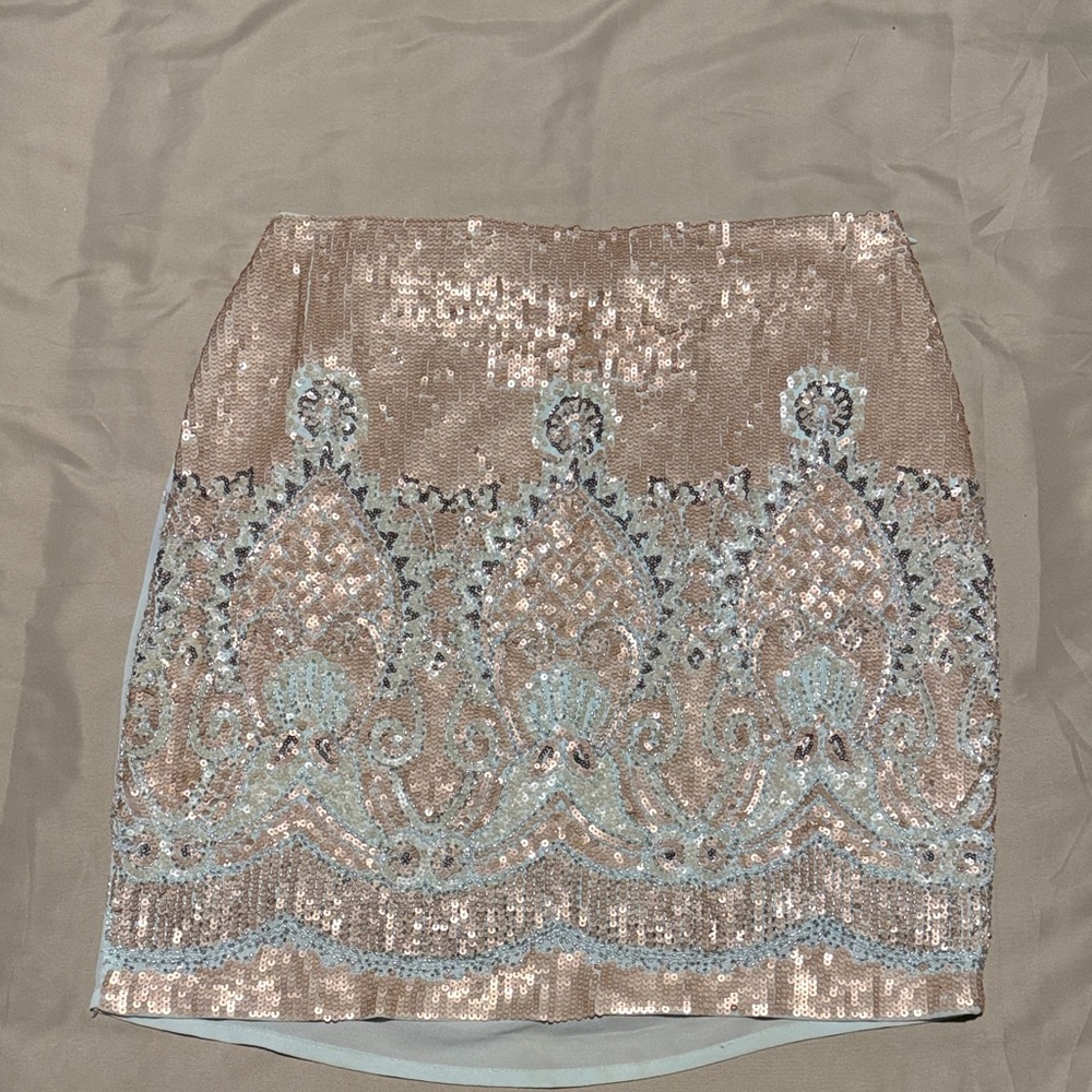 Chic Sequin Pencil Skirt in Cream and Silver